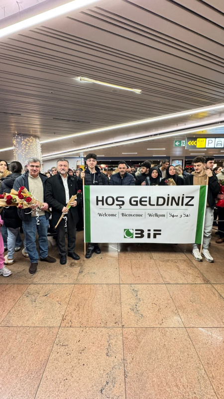 İki kafile halinde gelen umrecilerimiz coşkuyla karşılandı